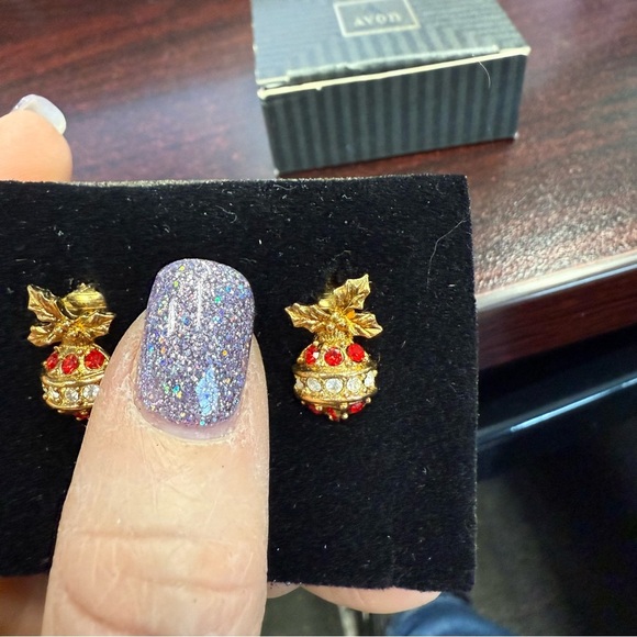 Avon “Sparkling Christmas Ornament”Gold and Red Holiday clip earrings NIB 1992 - Picture 4 of 4